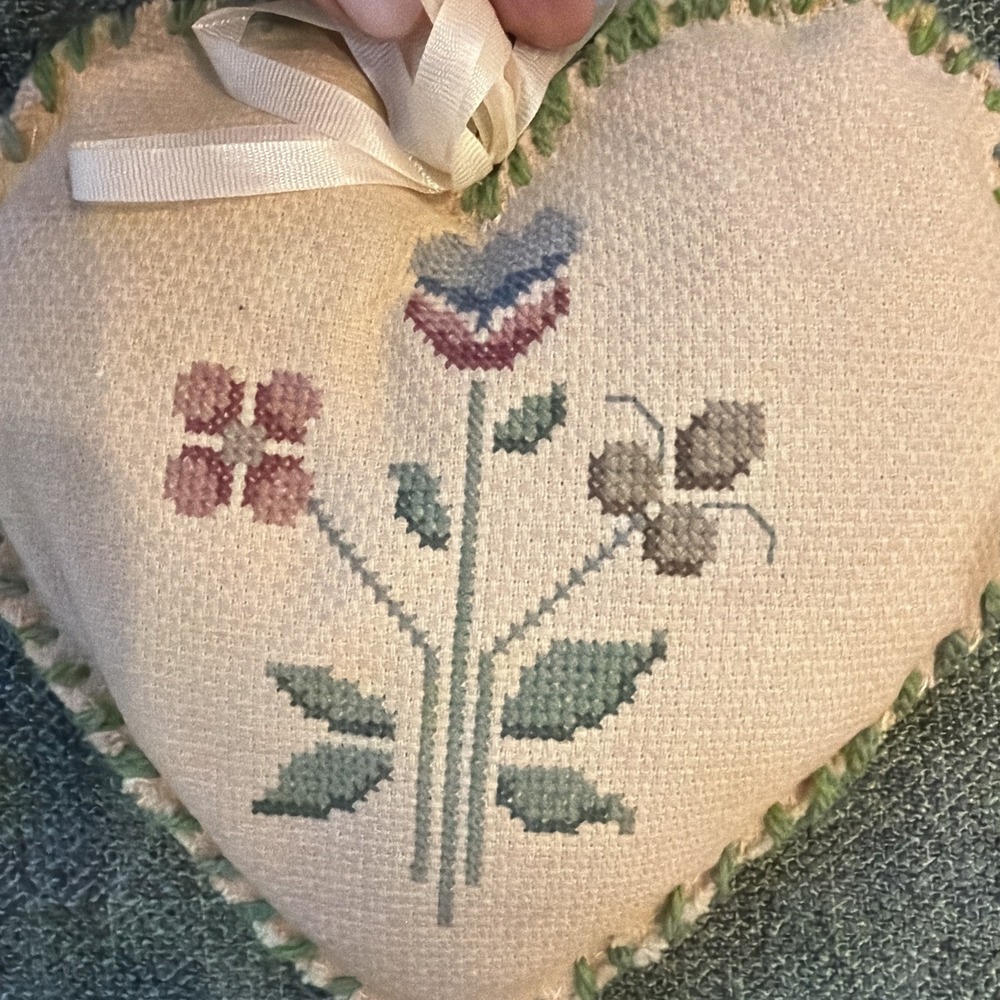 Vintage‎ Cross Stitch Heart-shaped Floral Sachet/Door Hanger Green - Picture 2 of 6